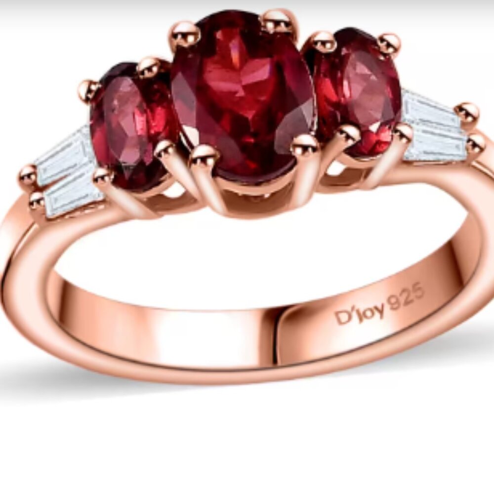 Tanzanian Wine Garnet and Moissanite Trilogy Ring - Picture 3 of 4
